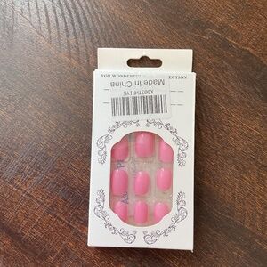 NWT Spring Pink Press on Nail Kit, Shorter Rounded Press On Nails